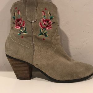 Betsy johnson booties